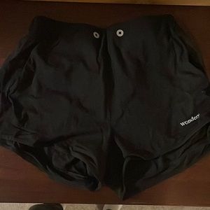 Wondery womens large black shorts.
